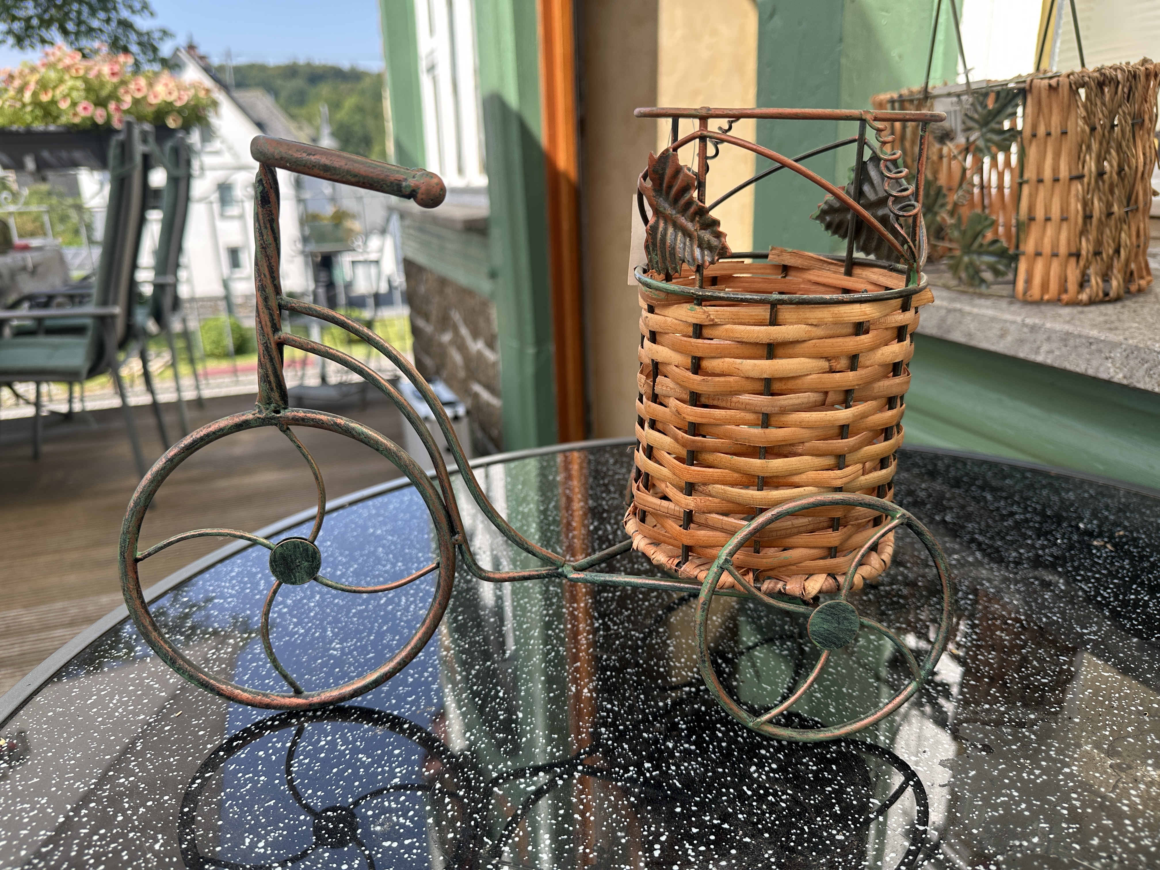 Dekorative Körbe als Flaschenhalter 2